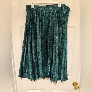Ava & Viv Green Polka Dot Pleated A-Line Midi Skirt